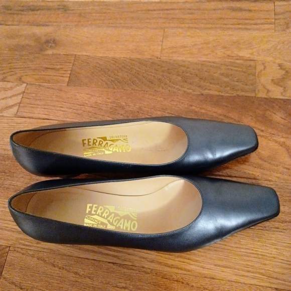Salvatore Ferragamo Women's Square Toe Pumps Sz 8 - Picture 5 of 9